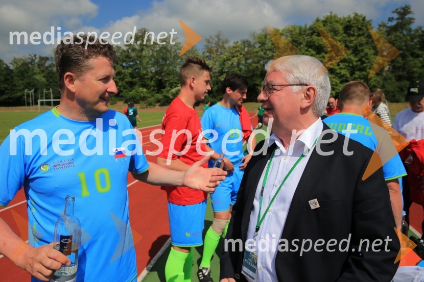  Danilo Steyer,   vinar, Steyer Vina; vinski vitez, predsednik Vinske reprezentance Slovenije;  ... Vinska reprezentanca Slovenije z zmago nad Italijo v finale EP vinarjev v nogometu in obisk Rüdesheim am Rhein