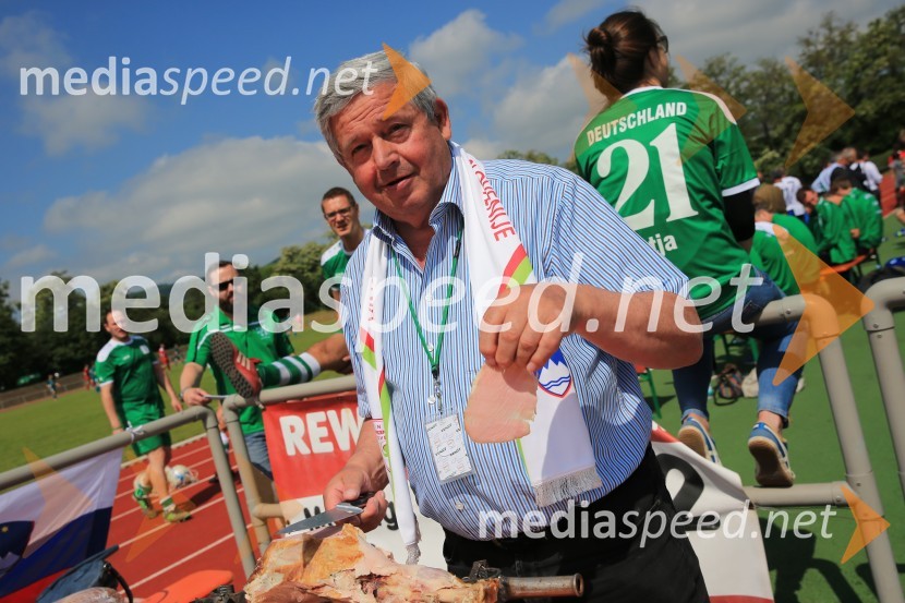 Vinska reprezentanca Slovenije z zmago nad Italijo v finale EP vinarjev v nogometu in obisk Rüdesheim am Rhein