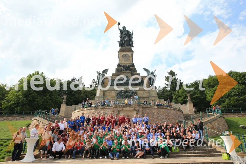 Vinska reprezentanca Slovenije na obisku v mestu Rüdesheim am RheinVinska reprezentanca Slovenije z zmago nad Italijo v finale EP vinarjev v nogometu in obisk Rüdesheim am Rhein