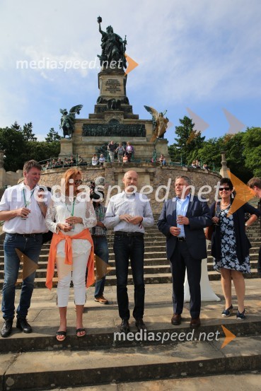 Vinska reprezentanca Slovenije z zmago nad Italijo v finale EP vinarjev v nogometu in obisk Rüdesheim am Rhein