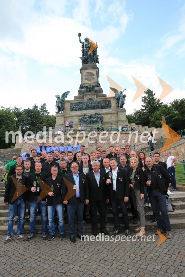 Vinska reprezentanca Slovenije na obisku v mestu Rüdesheim am RheinVinska reprezentanca Slovenije z zmago nad Italijo v finale EP vinarjev v nogometu in obisk Rüdesheim am Rhein