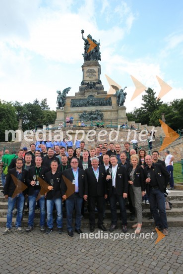 Vinska reprezentanca Slovenije na obisku v mestu Rüdesheim am RheinVinska reprezentanca Slovenije z zmago nad Italijo v finale EP vinarjev v nogometu in obisk Rüdesheim am Rhein