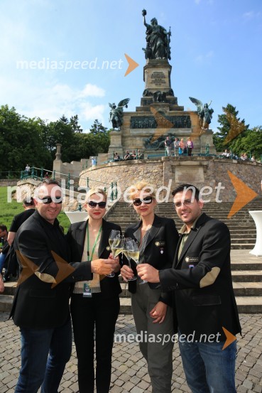  Borut  Cvetko, kreativni direktor Mediaspeed;  Natalija Pravdič, Mediaspeed; mag. Norma Bale, pisateljica, direktorica Kultprotur;  Aleš Križnar, direktor Vino EURO 2018Vinska reprezentanca Slovenije z zmago nad Italijo v finale EP vinarjev v nogometu in obisk Rüdesheim am Rhein