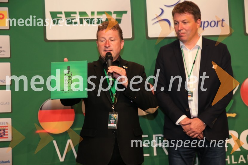  Danilo Steyer,   vinar, Steyer Vina; vinski vitez, predsednik Vinske reprezentance Slovenije;  ... Svečana podelitev pokala zmagovalcem nogometnega prvenstva vinarjev