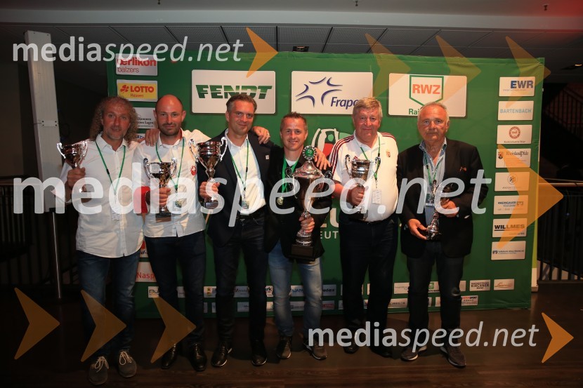  ... ;  ... ;  ... ;  Matej Hlebec, kapetan ekipe VRS;  ... ;  ... Svečana podelitev pokala zmagovalcem nogometnega prvenstva vinarjev