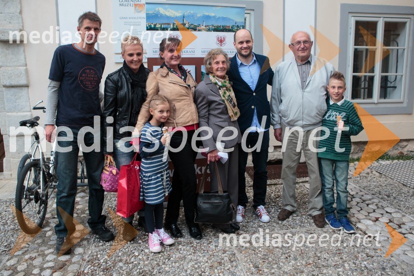  ... ;  ... ;  ... ;  ... ;  Mitja Okorn, režiser;  ... Mitja Okorn je za svoj film Planet samskih prejel dve zlati roli