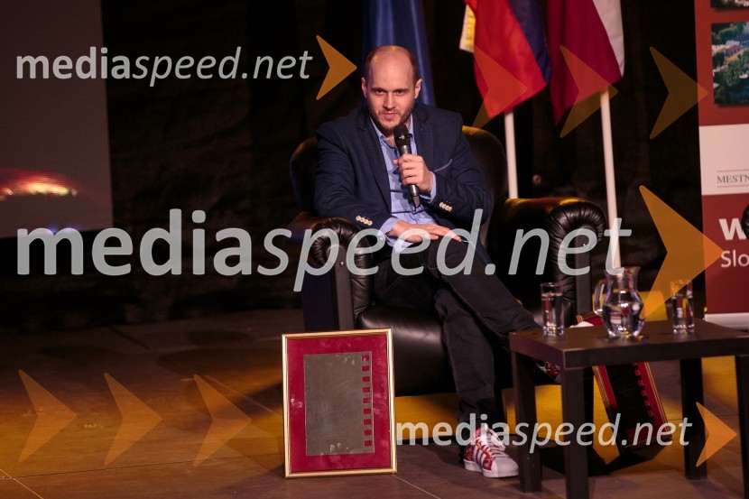  Mitja Okorn, režiserMitja Okorn je za svoj film Planet samskih prejel dve zlati roli