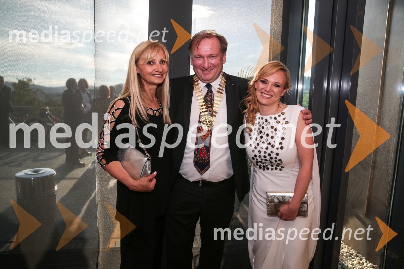   Snežana Šuput Gulin; prof. dr. Bojan Cestnik, predsednik Rotary Cluba Ljubljana Ilirija;  Martina Ring, Solvera Lynx d.d., predsednica Rotary Cluba Ljubljana JulijaRotary dobrodelna prireditev