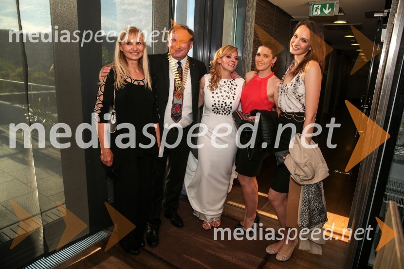   Snežana Šuput Gulin; prof. dr. Bojan Cestnik, predsednik Rotary Cluba Ljubljana Ilirija;  Martina Ring, Solvera Lynx d.d., predsednica Rotary Cluba Ljubljana Julija;  Mina Krevl, Corwin;  Nataša ŽagarRotary dobrodelna prireditev