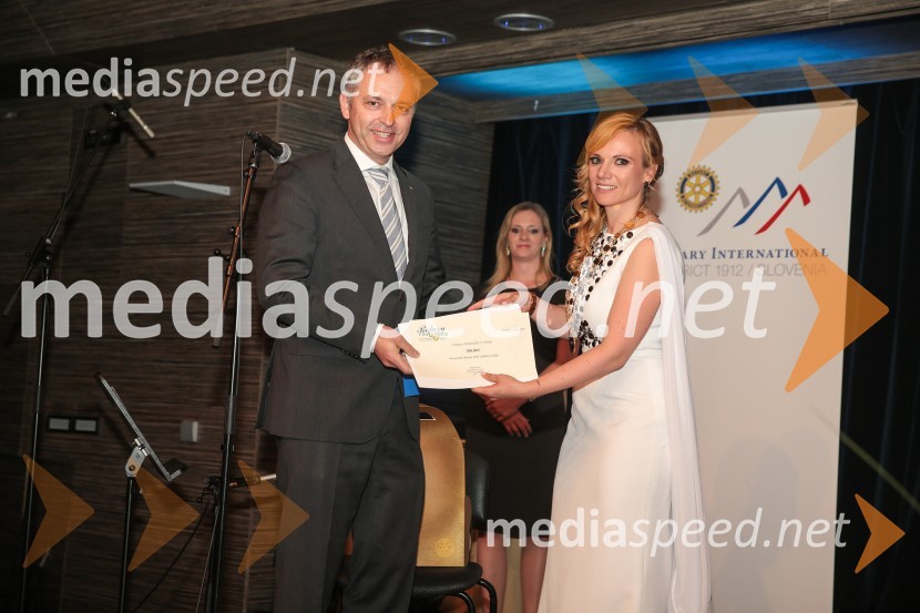  Janko Zrim, predsednik, Rotary klub Ljubljana;  Martina Ring, Solvera Lynx d.d., predsednica Rotary Cluba Ljubljana JulijaRotary dobrodelna prireditev