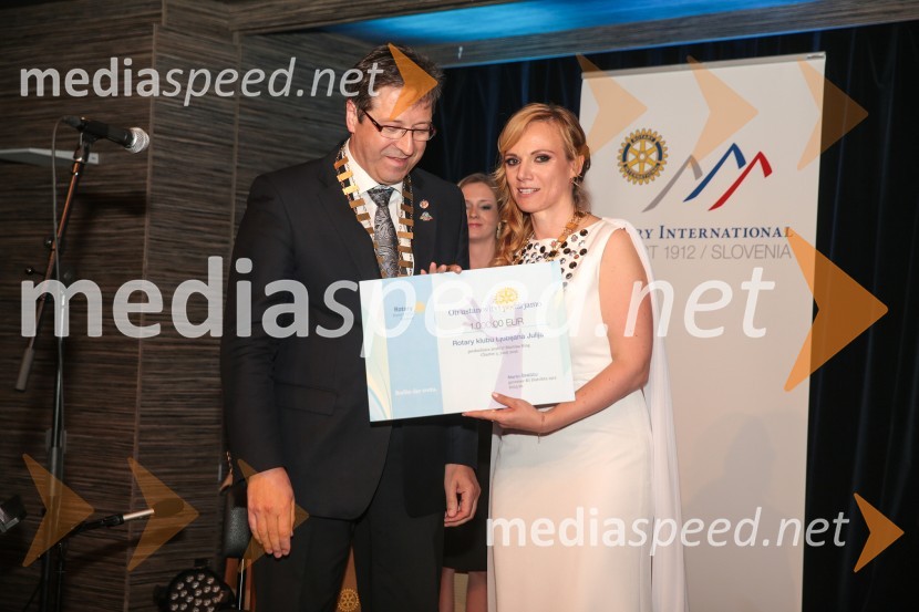  Martin Šinigoj, Guverner Rotary Distrikta 1912;  Martina Ring, Solvera Lynx d.d., predsednica Rotary Cluba Ljubljana JulijaRotary dobrodelna prireditev