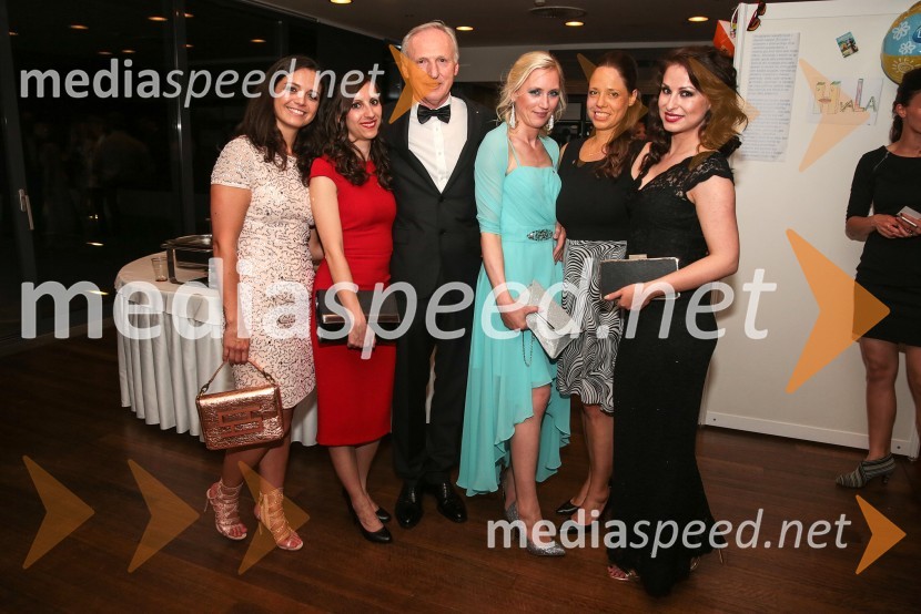  Nina Balent;  Katarina Gavrič;  Otmar Zorn, predsednik upravnega odbora, Solvera Lynx d.d.;  ... ;  Kristina Boštjančič,  lastnica kavarne ČUK;  Sabina DoličRotary dobrodelna prireditev