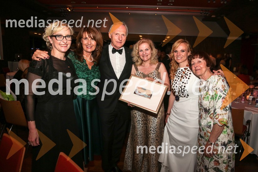  Klementina Golija Tutta, akademska slikarka;  Irena Vrhovnik;  Otmar Zorn, Vice Guverner Distrikta 1912;  Irena Kos, Telemach;  Martina Ring, Solvera Lynx d.d., predsednica Rotary Cluba Ljubljana Julija;  Tanja KogojRotary dobrodelna prireditev