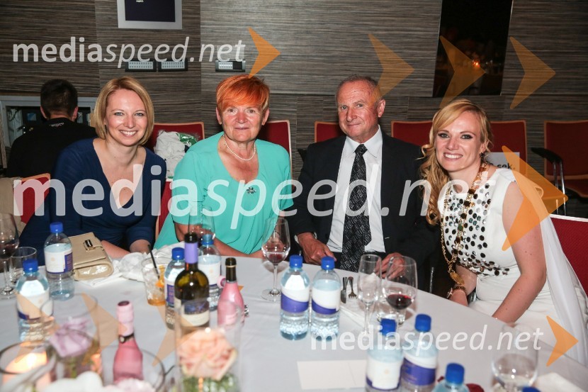  Ana Ring;  Irena Ring;  Vinko Ring;  Martina Ring, Solvera Lynx d.d., predsednica Rotary Cluba Ljubljana JulijaRotary dobrodelna prireditev