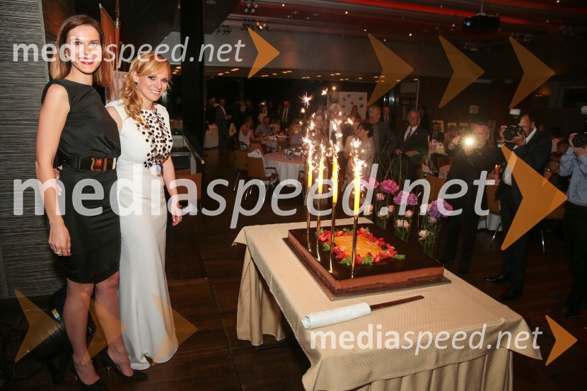 Nuša Lesar, novinarka in vodtieljica;  Martina Ring, Solvera Lynx d.d., predsednica Rotary Cluba Ljubljana JulijaRotary dobrodelna prireditev