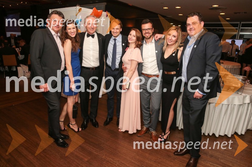  Franc Željko Zupanič, direktor, Kontrola zračnega prometa Slovenije;  Maja  Usico, The Felpers;  Otmar Zorn, predsednik upravnega odbora, Solvera Lynx d.d.;  An Krumberger;  Laura  Pešak,  The Felpers;  Robert  Ribič, The Felpers;  Kristina  Zimic, DJ Calixta  ;  Blaž Hudarin, Soft d.o.o.Rotary dobrodelna prireditev