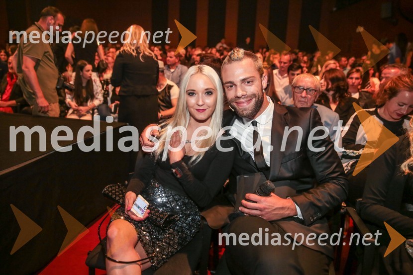  Tamara Sobotič, udeleženka šova Big Brother;  Emi Nikočević, nekdanji tekmovalec v resničnostnem šovu BarMister Slovenije 2016 je Tilen Grah