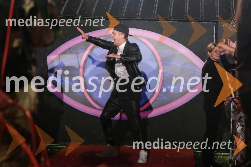  Jasmin Cerić, udeleženec šova Big BrotherZmagovalka šova Big Brother 2016 je Mirela Lapanović