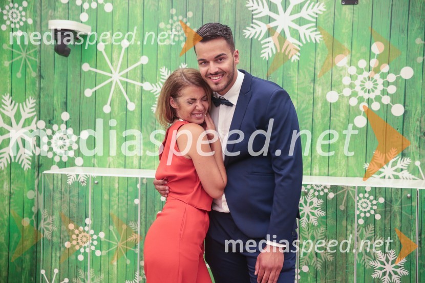  Mirela Lapanović, zmagovalka šova Big Brother 2016;  Marko Jovanović, udeleleženec šova Big BrotherZmagovalka šova Big Brother 2016 je Mirela Lapanović