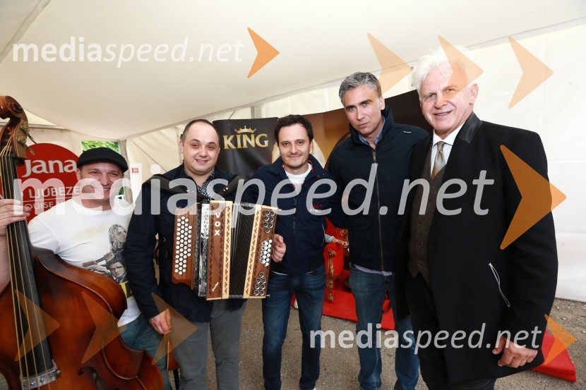  Franjo  Oset, glasbenik, skupina Modrijani;  Rok Švab, glasbenik, skupina Modrijani;  Blaž Švab, pevec, skupina Modrijani;  Jan Plestenjak, pevec;  Andrej Šifrer, glasbenik25 let Slovenskih novic in predstavitev revije Suzy