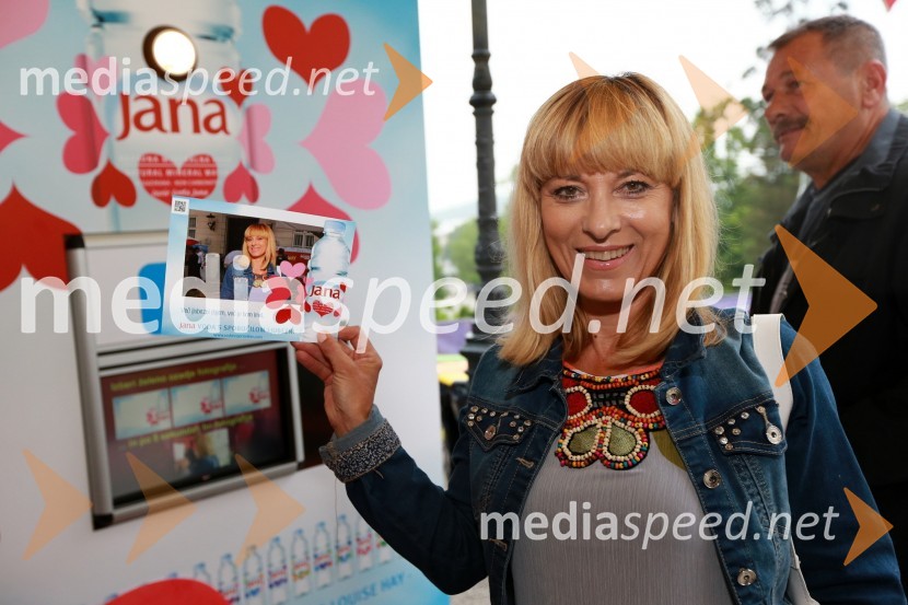  Barbra Jermann, urednica revije Suzy25 let Slovenskih novic in predstavitev revije Suzy