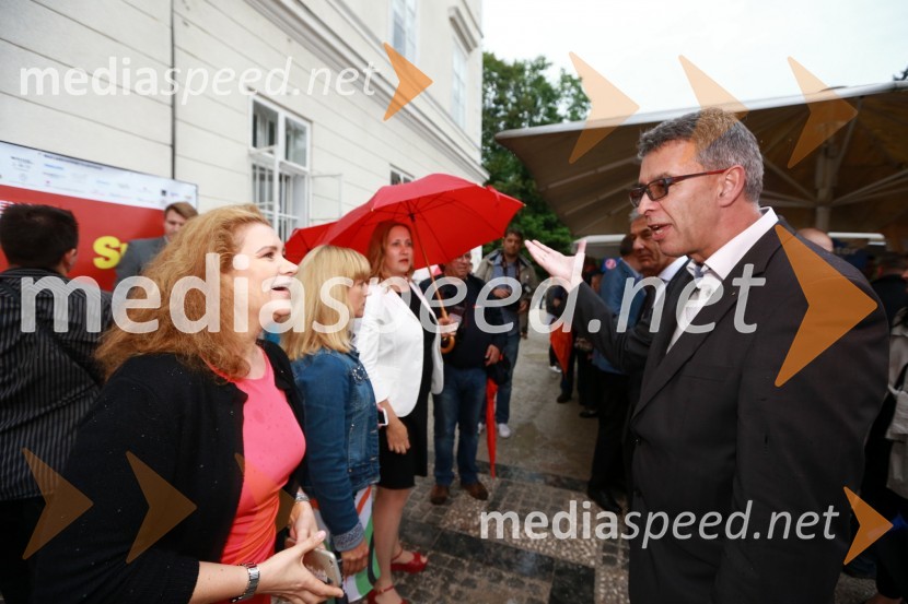  Dolores Podbevšek, direktorica marketinga Delo, d.d.;  Andrej  Kren, predsednik uprave FMR d.d.25 let Slovenskih novic in predstavitev revije Suzy