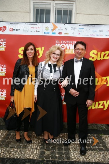   Irena  Parlov, operna pevka;  Elena Seničar, intuitivna terapevtka, svetovanje, medij;  Igor Seničar25 let Slovenskih novic in predstavitev revije Suzy