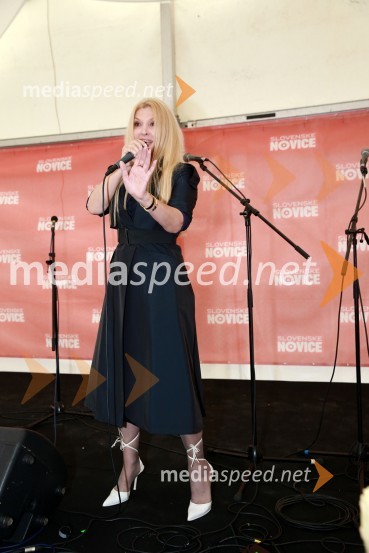  Helena Blagne, pevka25 let Slovenskih novic in predstavitev revije Suzy