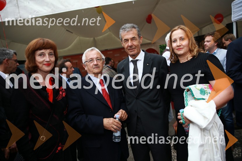  Sabina Obolnar, urednica revij Ona ter Onaplus;  Tone Hočevar, TV voditelj in dolgoletni novinar časopisa Delo;  Stojan Petrič, predsednik sosveta Kolektor Group d.o.o.; mag. Irma Gubanec, predsednica uprave Delo d.d.25 let Slovenskih novic in predstavitev revije Suzy