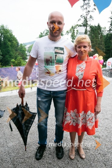  ... ;  Teja Fortuna, Interexport d.o.o.25 let Slovenskih novic in predstavitev revije Suzy