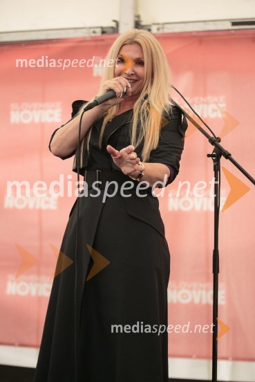  Helena Blagne, pevka25 let Slovenskih novic in predstavitev revije Suzy