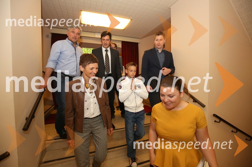  ... ; prof. dr. Maja Makovec Brenčič, ministrica za izobraževanje, znanost in šport;  ... ;  ... ;  ... ;  ... Mladi upi 2016