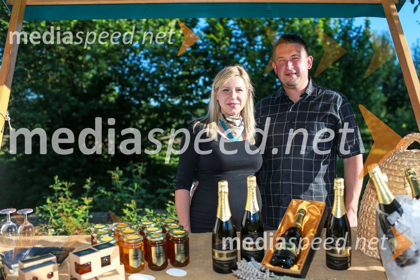  ... ;  Marko Cesar,  hiša peneče medice CesarVrtnice in vino, koncert v Botaničnem vrtu UM