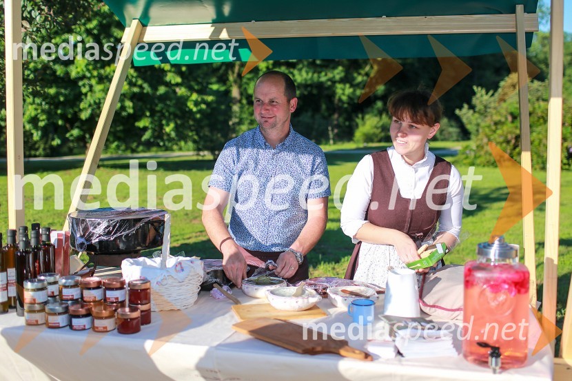 Vrtnice in vino, koncert v Botaničnem vrtu UM
