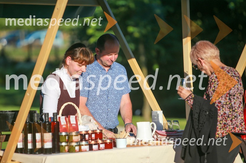 Vrtnice in vino, koncert v Botaničnem vrtu UM