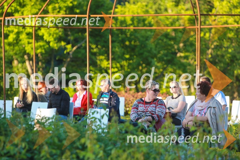 Vrtnice in vino, koncert v Botaničnem vrtu UMVrtnice in vino, koncert v Botaničnem vrtu UM