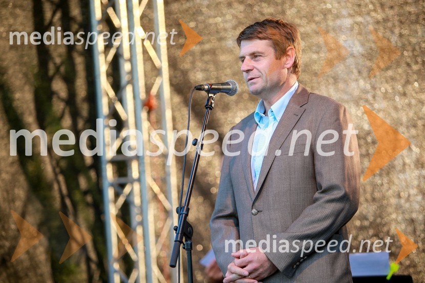 Vrtnice in vino, koncert v Botaničnem vrtu UM