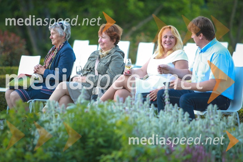 Vrtnice in vino, koncert v Botaničnem vrtu UM