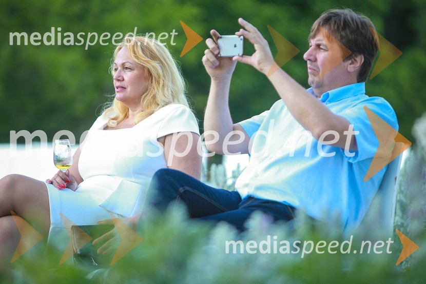 Vrtnice in vino, koncert v Botaničnem vrtu UM