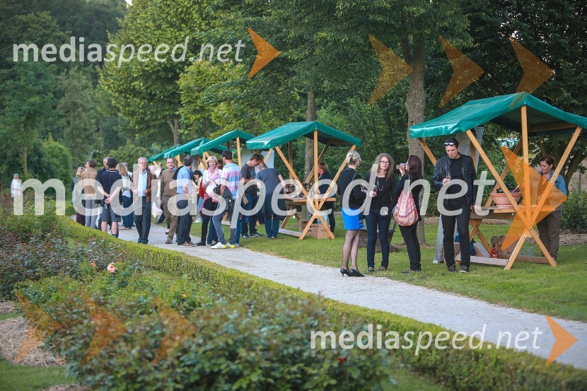 Vrtnice in vino, koncert v Botaničnem vrtu UMVrtnice in vino, koncert v Botaničnem vrtu UM