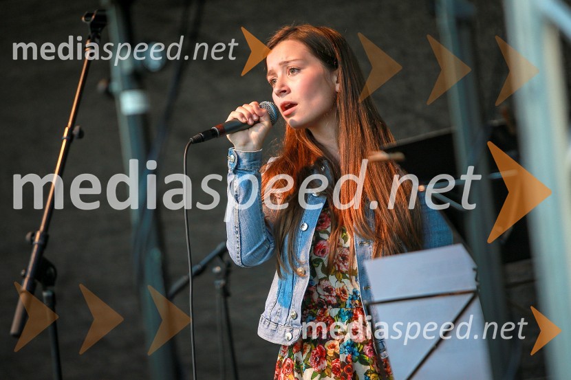 Vrtnice in vino, koncert v Botaničnem vrtu UM