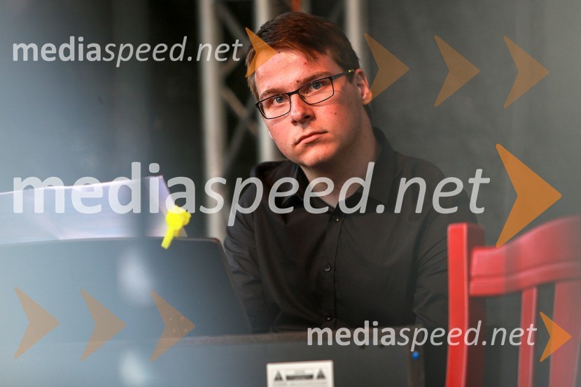 Vrtnice in vino, koncert v Botaničnem vrtu UM