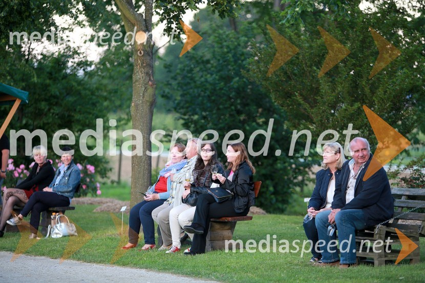 Vrtnice in vino, koncert v Botaničnem vrtu UM