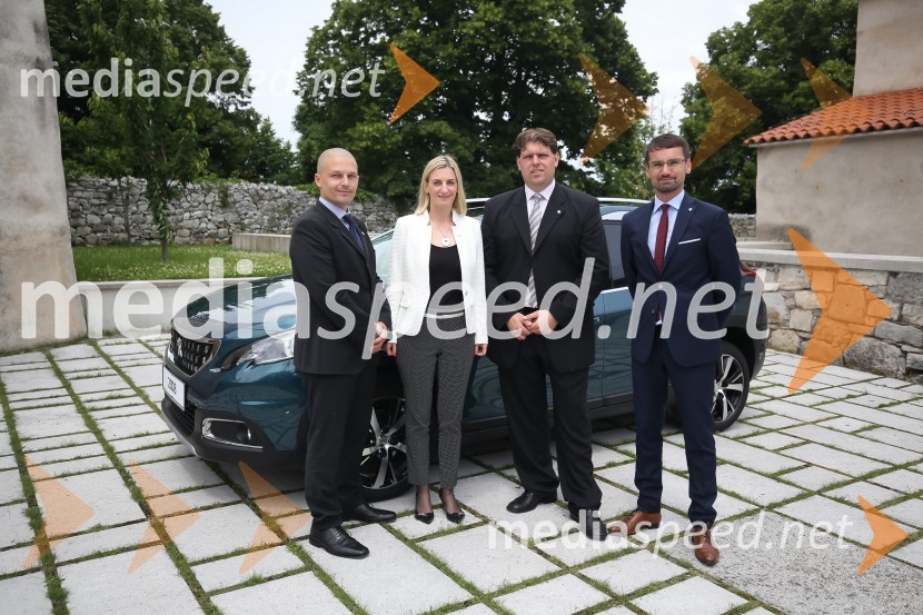  Adam Kavšek, direktor prodaje Peugeot Slovenija;  ... ;  Martin Fajt, produktni vodja Peugeot Slovenije;  Gregor Draksler, direktor marketinga, Peugeot SlovenijaNovi peugeot 2008, slovenska predstavitev