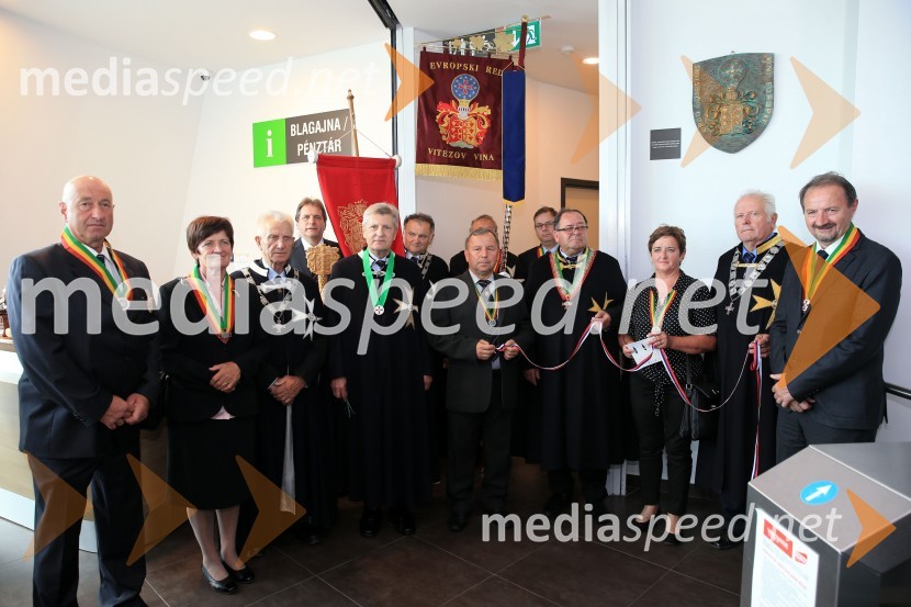  ... ;  Cvetka Sakelšek, redovna enologinja, Legatura za Pomurje, Evropski red vitezov vina, Konzulat za Slovenijo ;  Alojz Slavič, častni maršal senior, Legatura za Pomurje, Evropski red vitezov vina, Konzulat za Slovenijo ;  Andrej Šajnovič, Drugi legat, Legatura za Pomurje, Evropski red vitezov vina, Konzulat za Sloveniijo;  Stanislav Gjerkeš, podžupan, Občina Lendava;  Ignac Naci Rajh, Gostilna Rajh, Bakovci; Prvi legat Legature za Pomurje, Evropski red vitezov vina, Konzulat za Slovenijo ;  Marika Feher, članica, Legatura za Pomurje, Evropski red vitezov vina, Konzulat za Slovenijo ;  Franc Vrezner, Evropski red vitezov vina, Konzulat za Slovenijo ;  Franc Cipot, zakladnik, Legatura za Pomurje, Evropski red vitezov vina, Konzulat za Slovenijo Na stolpu Vinarium Lendava odprli razstavo pomurske lončene posode