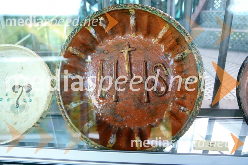 Otvoritev razstave Vinogradništvo in kulinarika, Vinarium LendavaNa stolpu Vinarium Lendava odprli razstavo pomurske lončene posode