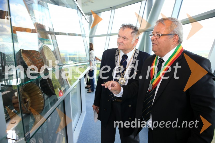Na stolpu Vinarium Lendava odprli razstavo pomurske lončene posode