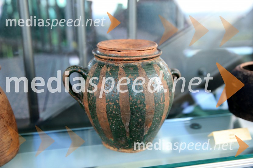 Otvoritev razstave Vinogradništvo in kulinarika, Vinarium LendavaNa stolpu Vinarium Lendava odprli razstavo pomurske lončene posode