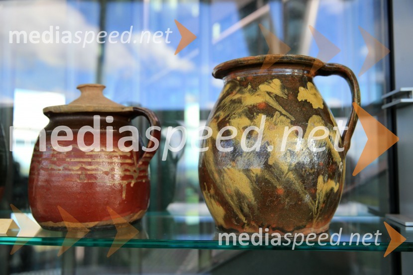 Otvoritev razstave Vinogradništvo in kulinarika, Vinarium LendavaNa stolpu Vinarium Lendava odprli razstavo pomurske lončene posode