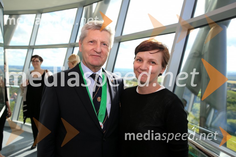  Andrej Šajnovič, Drugi legat, Legatura za Pomurje, Evropski red vitezov vina, Konzulat za Sloveniijo;  Aleksandra Sarjaš, Občina LendavaNa stolpu Vinarium Lendava odprli razstavo pomurske lončene posode